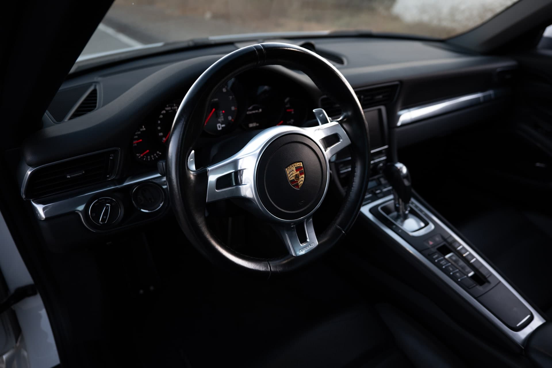 2015 Porsche 911 Carrera S Coupe — steering wheel and gauges