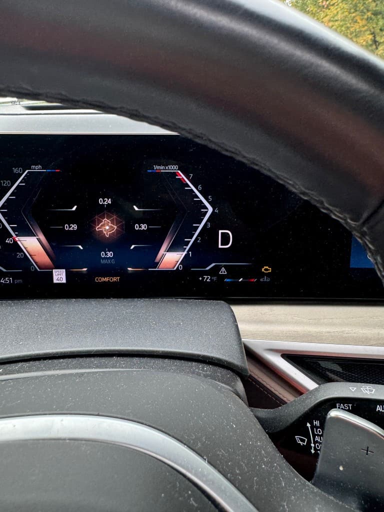 BMW X7 — digital instrument cluster