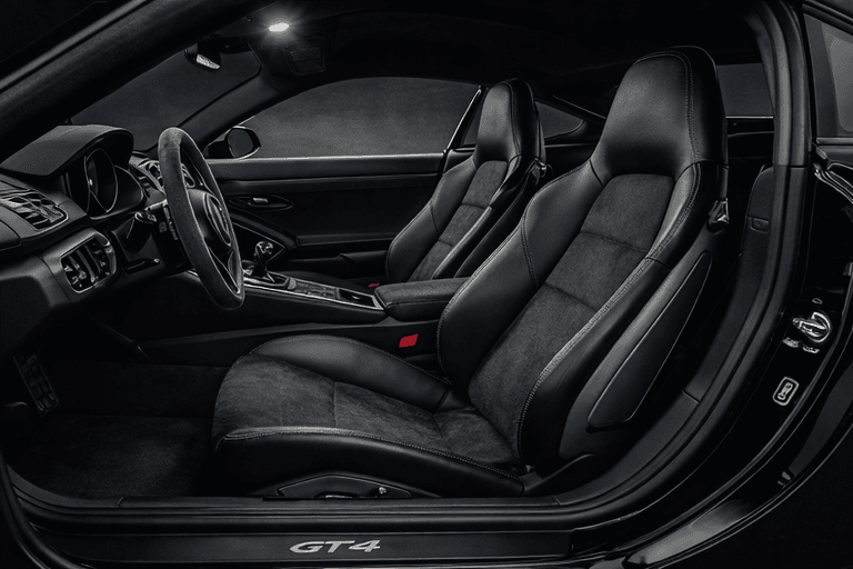 Porsche Cayman GT4 — interior